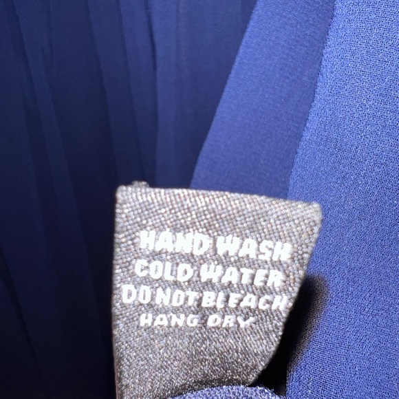 CHARLOTTE RUSSE V-NECK DRESS. SIZE: 2X BUST:23” WAIST:40” NAVY BLUE WITH LINING. - Picture 12 of 12